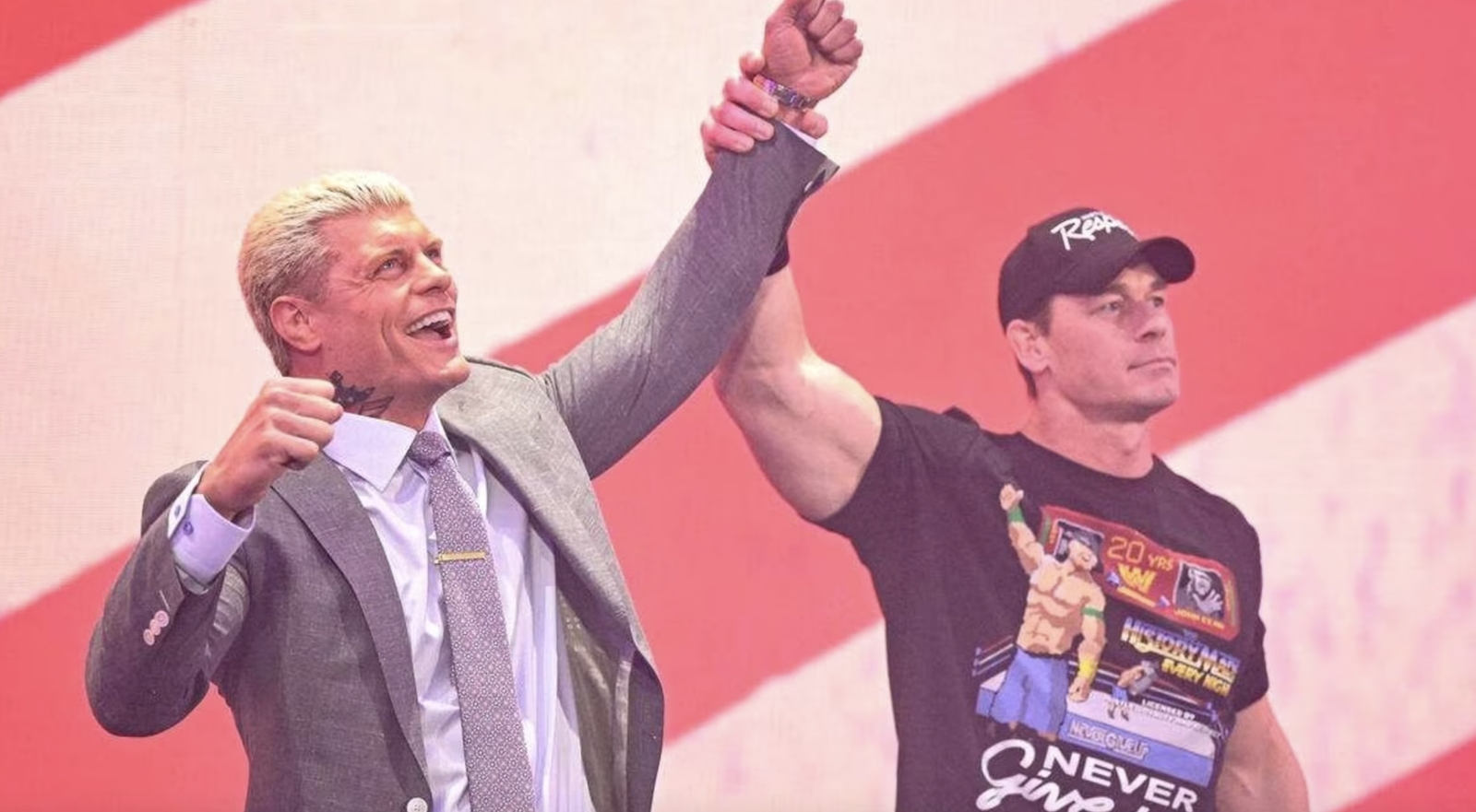 Immagine di John Cena e Cody Rhodes a NXT, la WWE cala gli assi