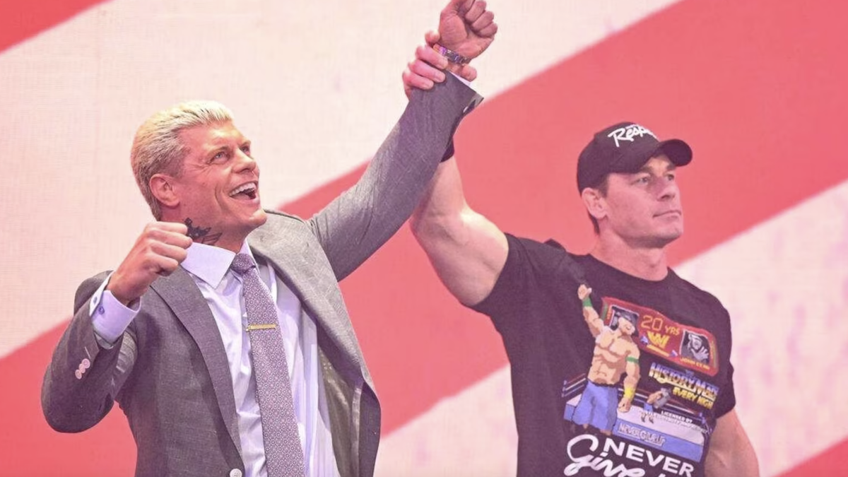 Immagine di John Cena e Cody Rhodes a NXT, la WWE cala gli assi