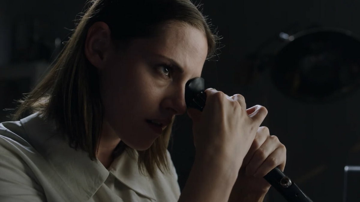 Immagine di Kristen Stewart a caccia di organi per David Cronenberg nel trailer di Crimes of the Future
