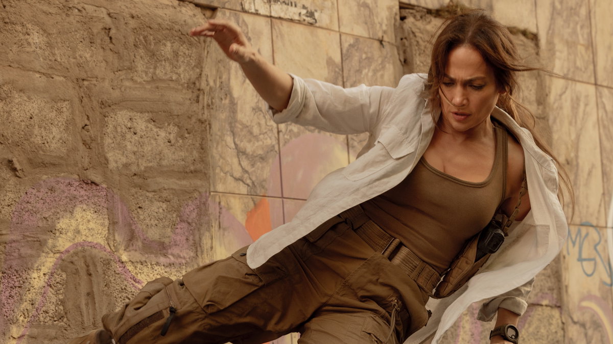 Immagine di Una scatenata Jennifer Lopez nel trailer di The Mother [GUARDA]