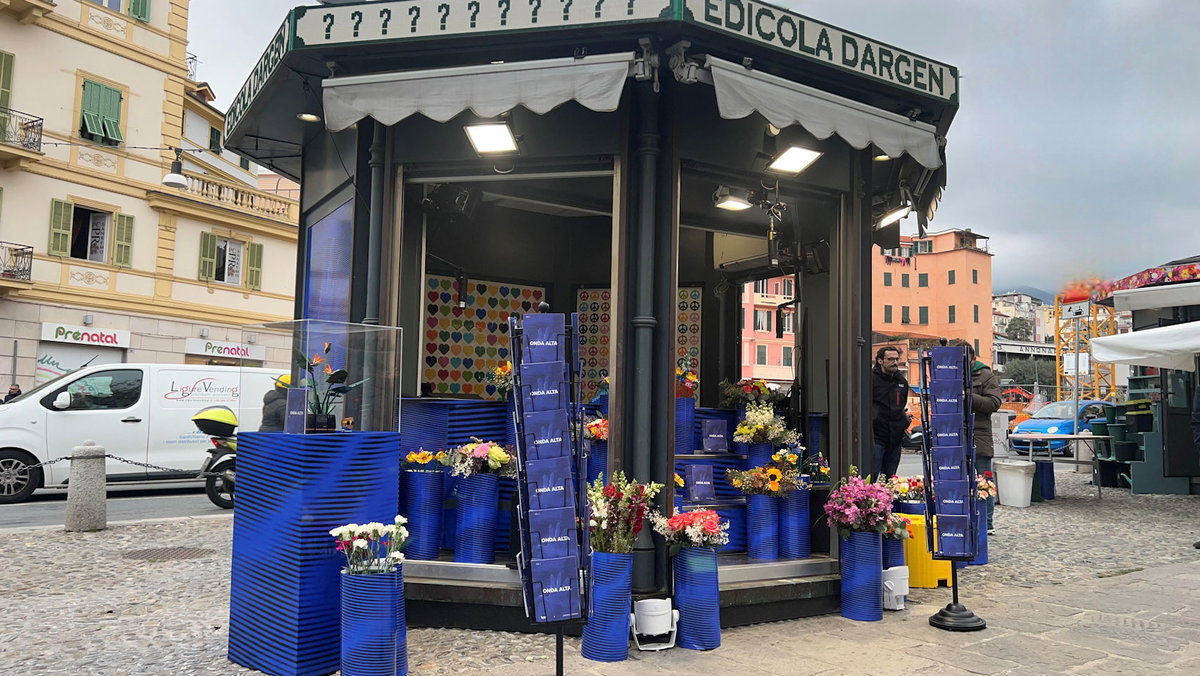 Immagine di LEGO a Sanremo per Edicola Dargen di Dargen D'Amico
