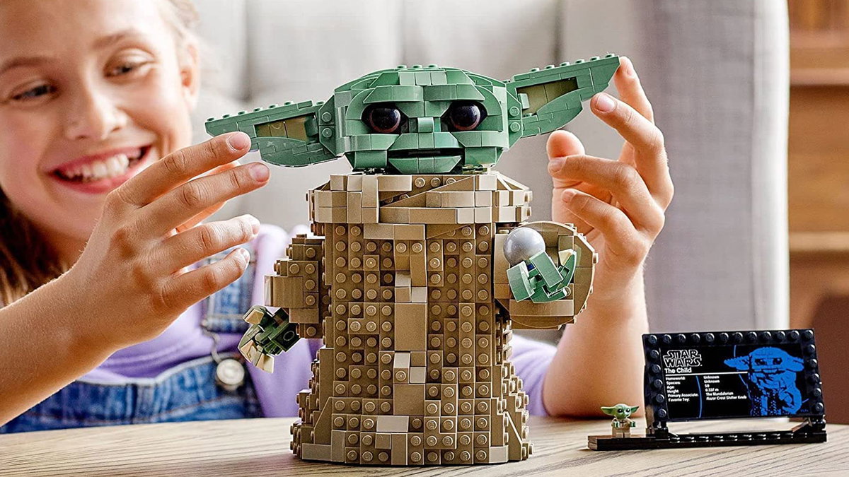 Immagine di Baby Yoda: lo splendido set lego è in sconto!