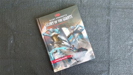 Copertina di Bigby presents Glory of the Giants, recensione: materiale nuovo e interessante ma...