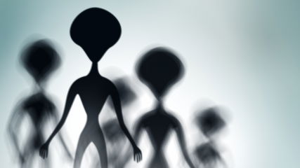 Copertina di Goldie Hawn racconta la sua esperienza con gli extraterrestri