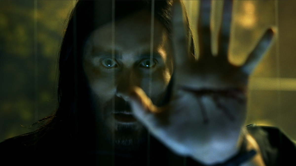 Immagine di Morbius è davvero un film esangue, ma non è colpa di Jared Leto: la recensione