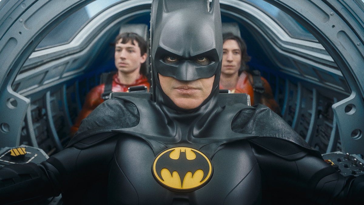 Immagine di Perché Batman sa così tanto del Multiverso? Guarda la scena tagliata di The Flash