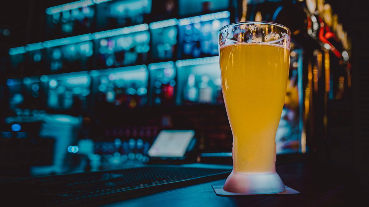 Immagine di Tesla celebra il Cybertruck con la Cyberbeer
