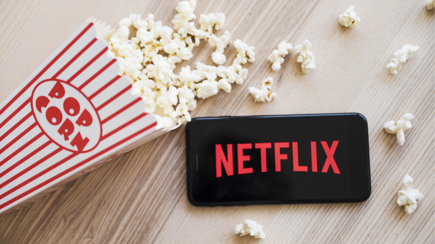 Netflix cambia rotta: meno film, budget più alti