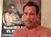 Copertina di Un fan depresso scrive ad Arnold Schwarzenegger: la risposta è da applausi