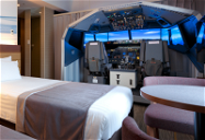 Copertina di L'hotel giapponese con il simulatore di volo a grandezza naturale in camera