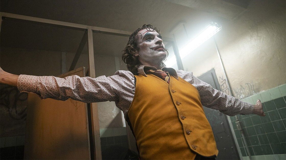 Copertina di Todd Phillips spiega il finale di Joker: "Siamo sicuri che Arthur Fleck sia 'quel' Joker?"