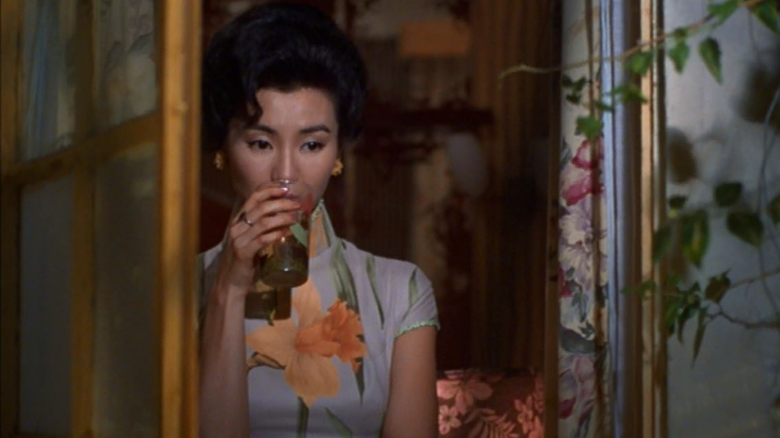 Copertina di Il 28 aprile torna in sala restaurato e in 4K In the Mood for Love, il film migliore del nuovo millennio