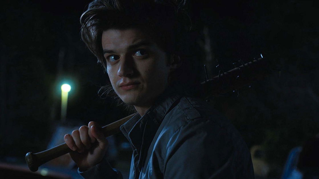 Copertina di I capelli di Joe Keery continuano a ossessionare i fan di Stranger Things