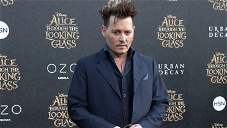 Copertina di Johnny Depp non impara mai le battute dei film e spende in modo patologico: l'attacco degli ex manager