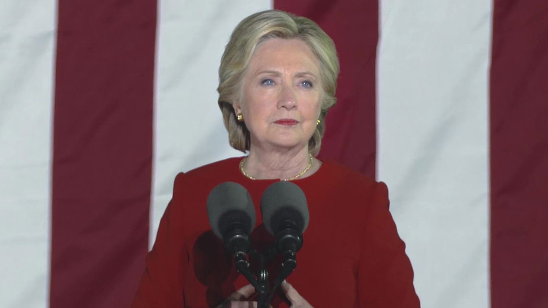 Copertina di Impeachment: American Crime Story ha scelto la sua Hillary Clinton