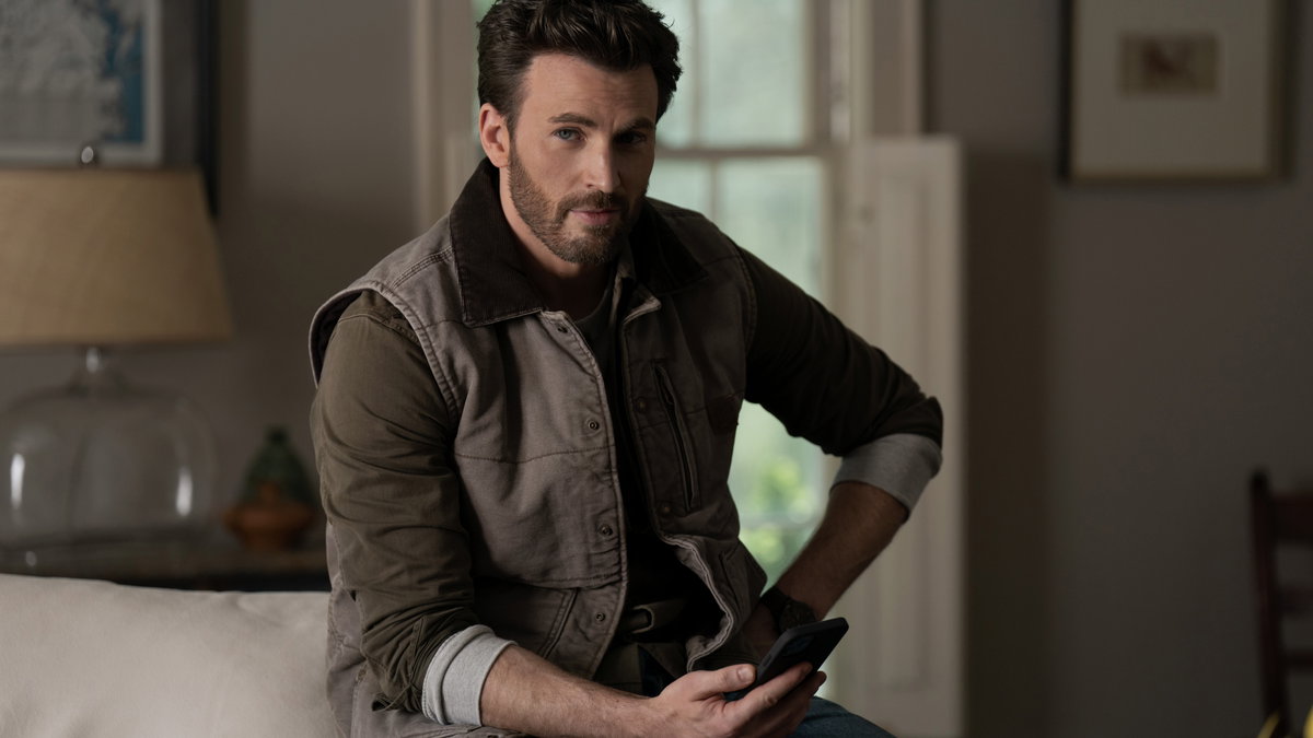Immagine di Ghosted, nel film con Chris Evans ci saranno alcuni Avengers