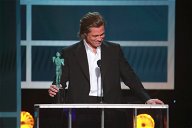 Copertina di SAG Awards 2020: Brad Pitt vince e  commenta il foot fetish di Tarantino