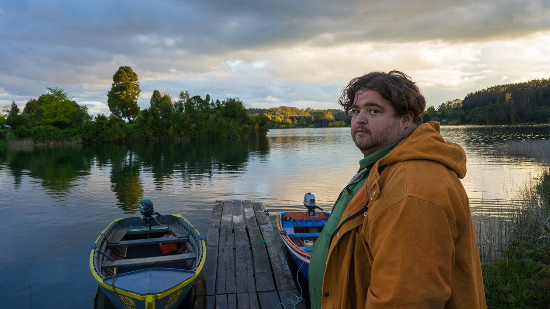 Copertina di Nessuno sa che io sono qui, il primo film cileno di Netflix