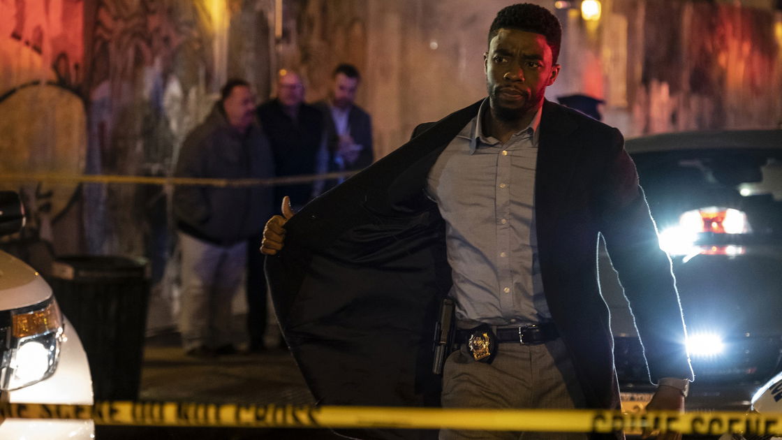 Copertina di City of Crime: dal set al titolo, 10 curiosità che non conoscete sul film con Chadwick Boseman