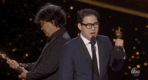 Copertina di Parasite trionfa, Bong Joon-ho stravince: tutti i vincitori e i momenti cult degli Oscar
