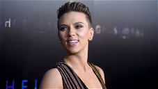 Copertina di Scarlett Johansson svela il numero di supereroi in Infinity War (e la sua passione per le ali di pollo)