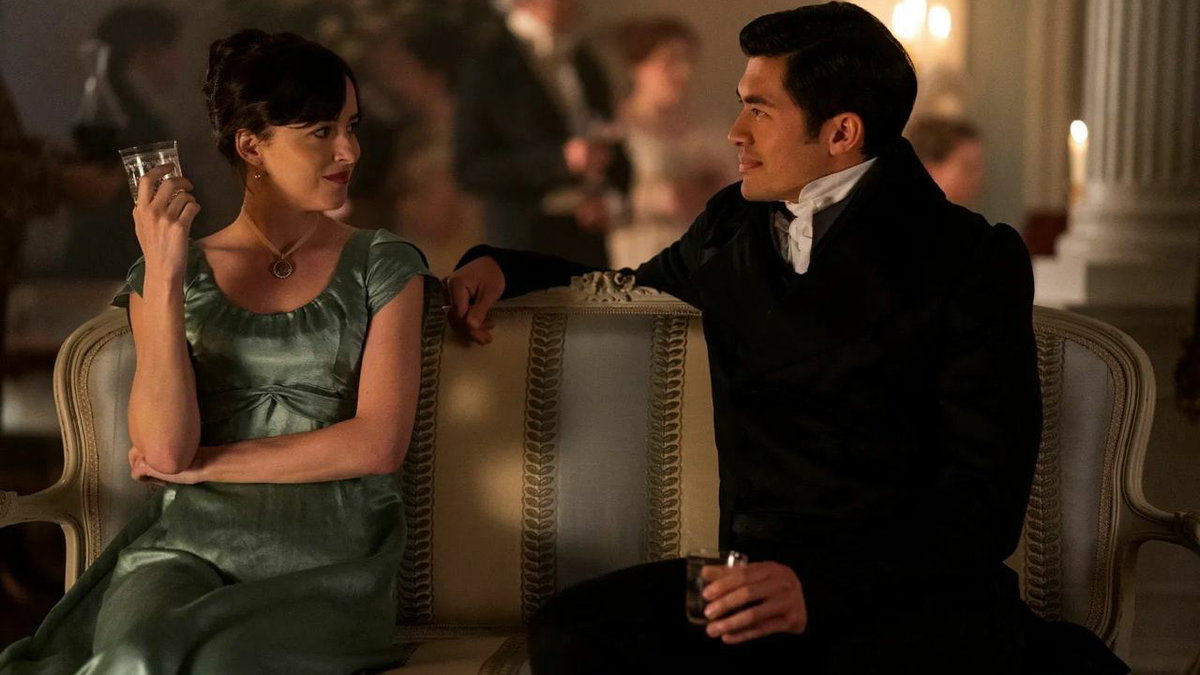 Immagine di Persuasione, ecco Dakota Johnson nel "nuovo Bridgerton"