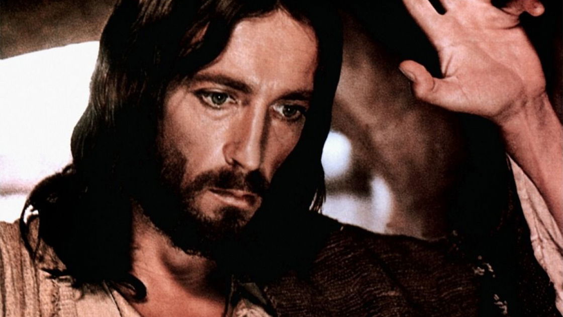 Copertina di Cosa vedere in TV a Pasqua: da Zeffirelli a Vanzina, il palinsesto di Rai Gold