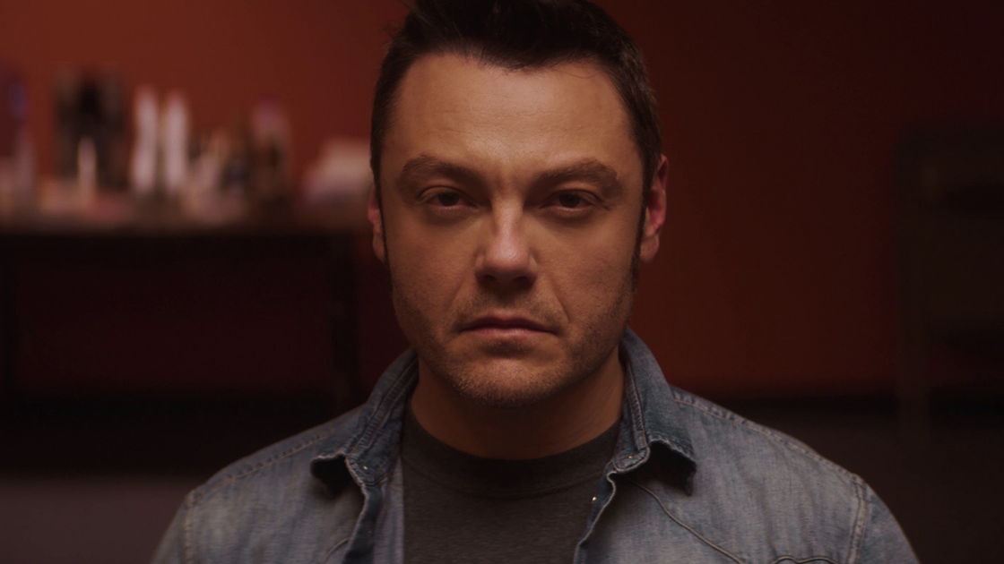 Copertina di Ferro, nel trailer del doc Amazon Tiziano Ferro si mette a nudo: "la verità mi ha sempre curato"