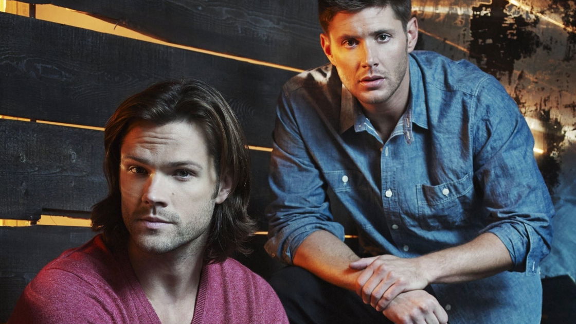 Copertina di Supernatural, l'addio alla serie del cast e del creatore