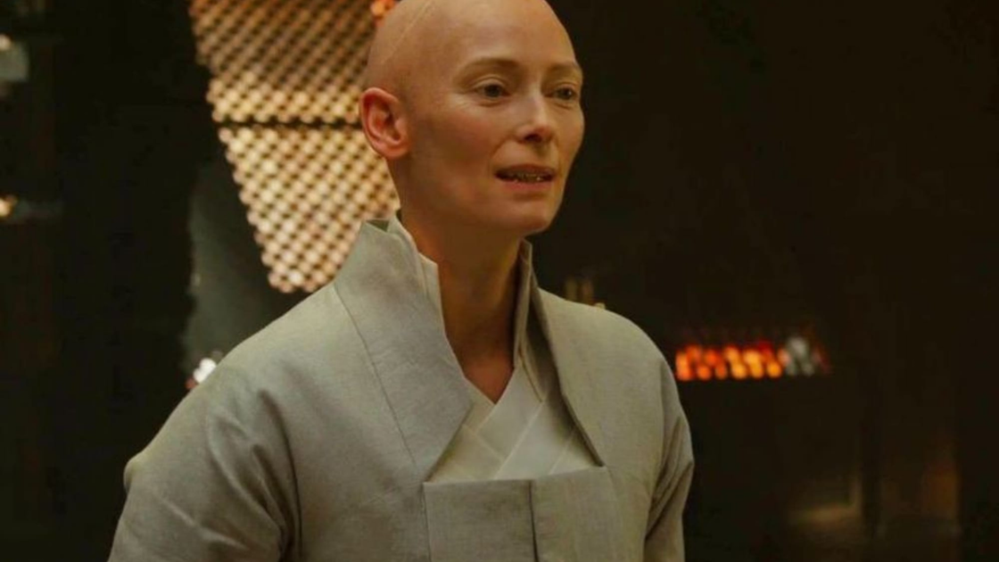 Copertina di Kevin Feige rimpiange di aver scelto Tilda Swinton come l'Antico: "pensavamo fosse una scelta fuori dai cliché"