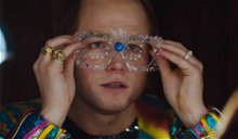 Copertina di Taron Egerton è Elton John nel nuovo sguardo a Rocketman
