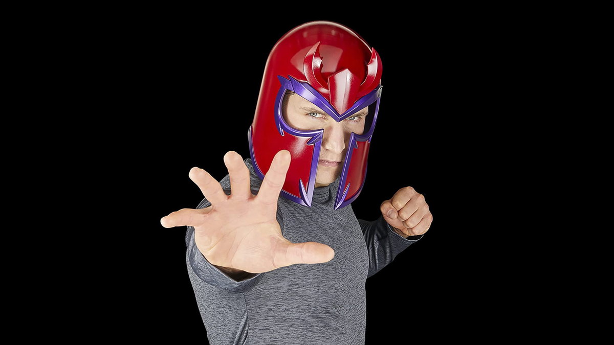 Immagine di Hasbro lancia il casco indossabile di Magneto da X-Men '97