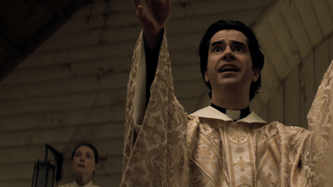 Copertina di Midnight Mass: come funziona la vampirizzazione di Padre Paul