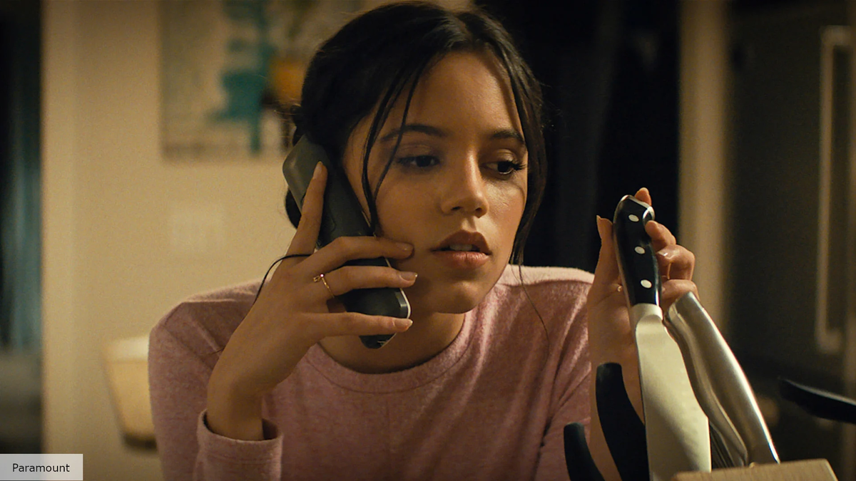 Immagine di Jenna Ortega trollata da Ghostface di Scream
