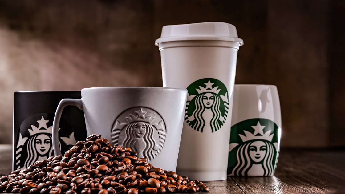 Starbucks presenta tazze e bicchieri per San Valentino e il