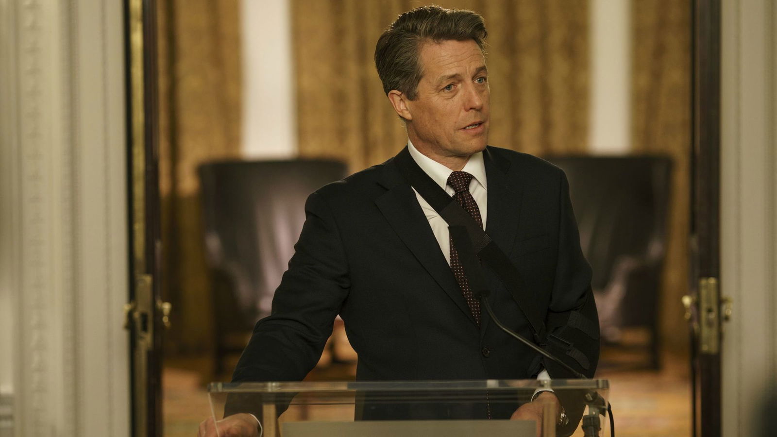 Immagine di Oscar 2023, le parole di Hugh Grant creano imbarazzo [VIDEO]