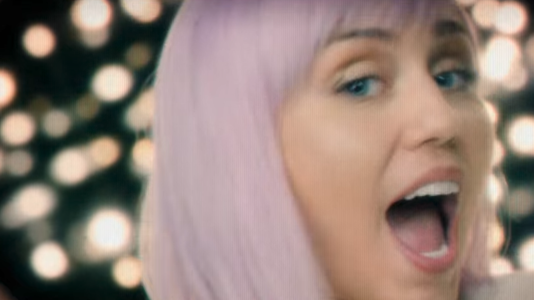 Immagine di Black Mirror 6 si farà: gli episodi si trasformano in film