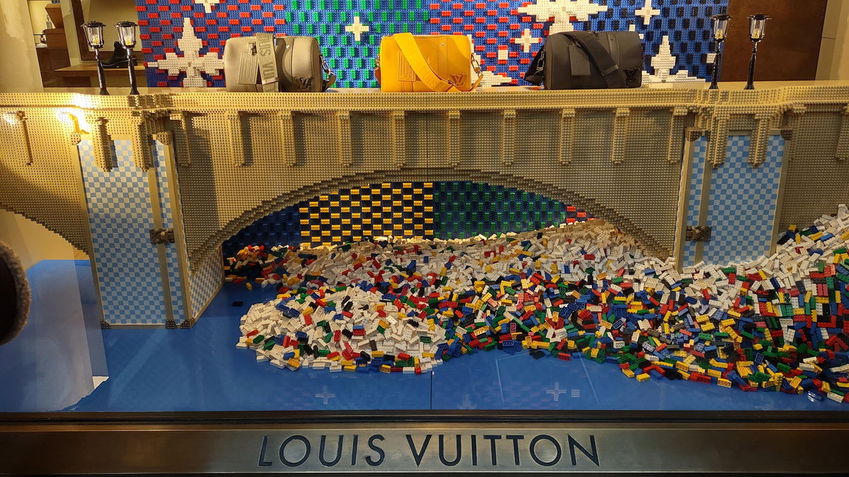 Immagine di LEGO bene di lusso come Louis Vuitton? È davvero così?