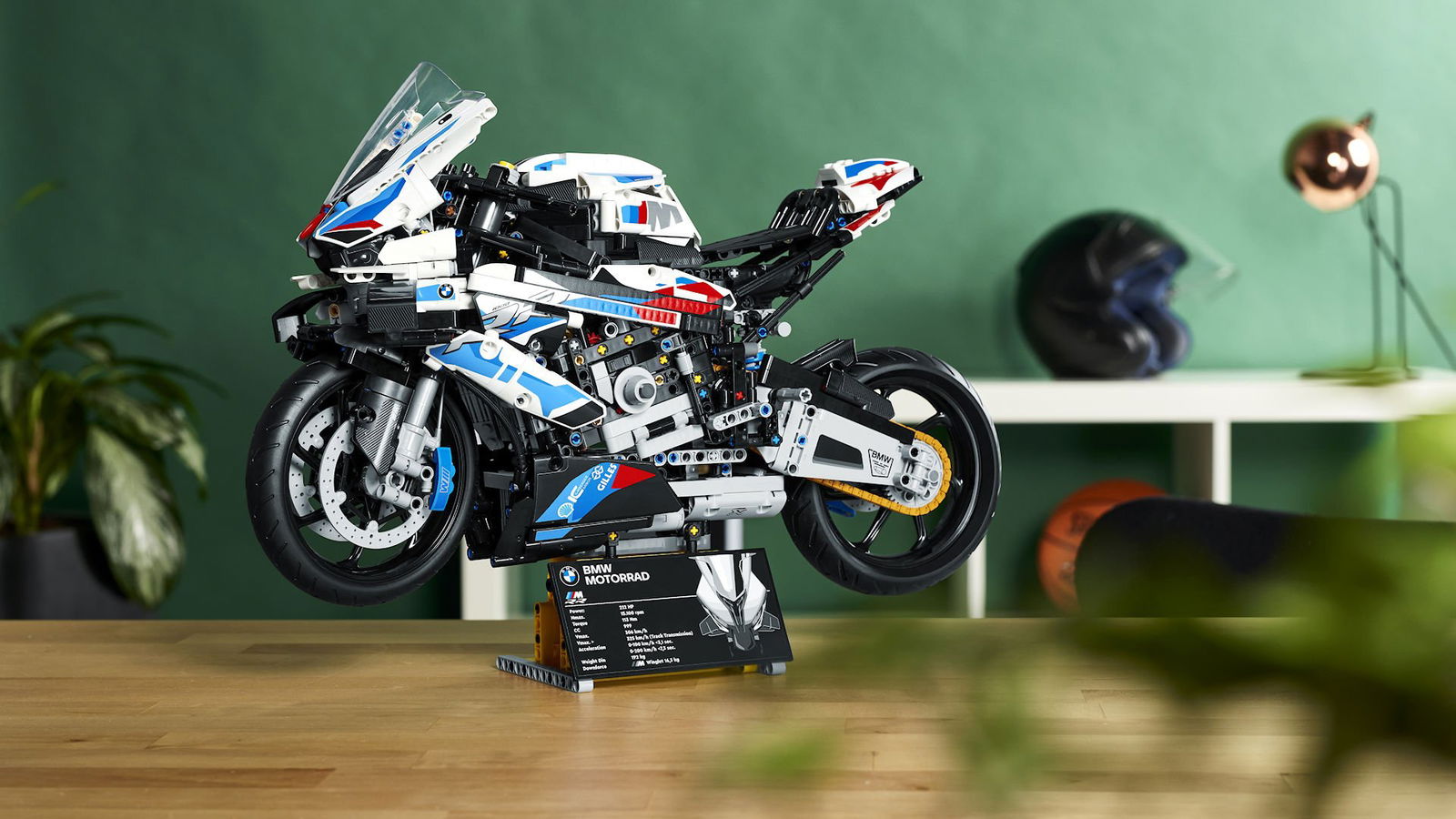 Immagine di Nata per la pista e bella da costruire: LEGO BMW M 1000 RR