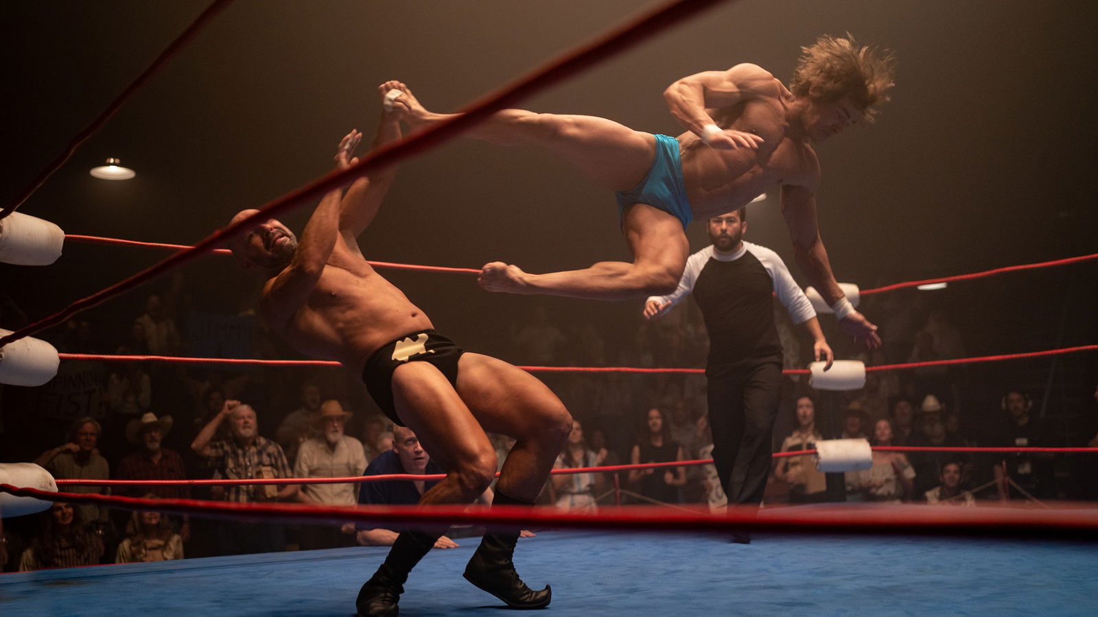 Immagine di Zac Efron è il wrestler Kevin Von Erich nel trailer italiano di The Warrior - The Iron Claw