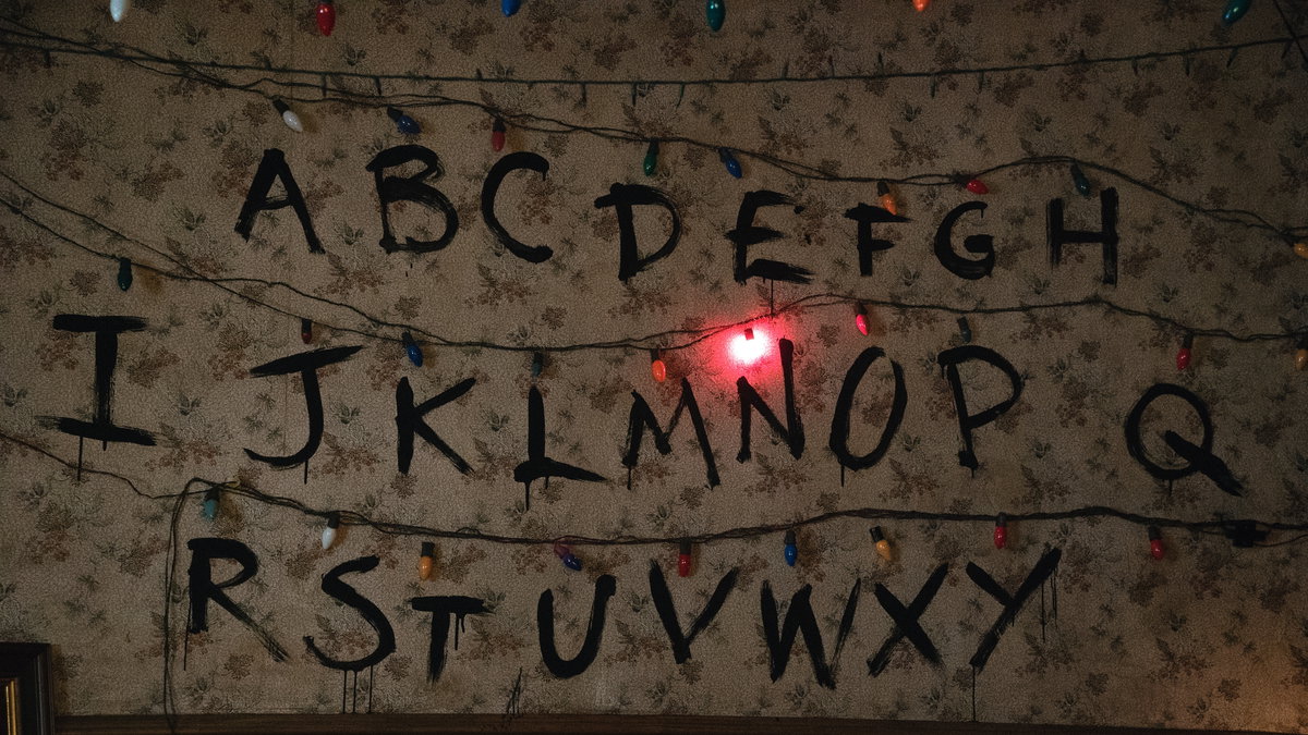 Immagine di Stranger Things, Come fa Will a usare le luci per contattare Joyce?