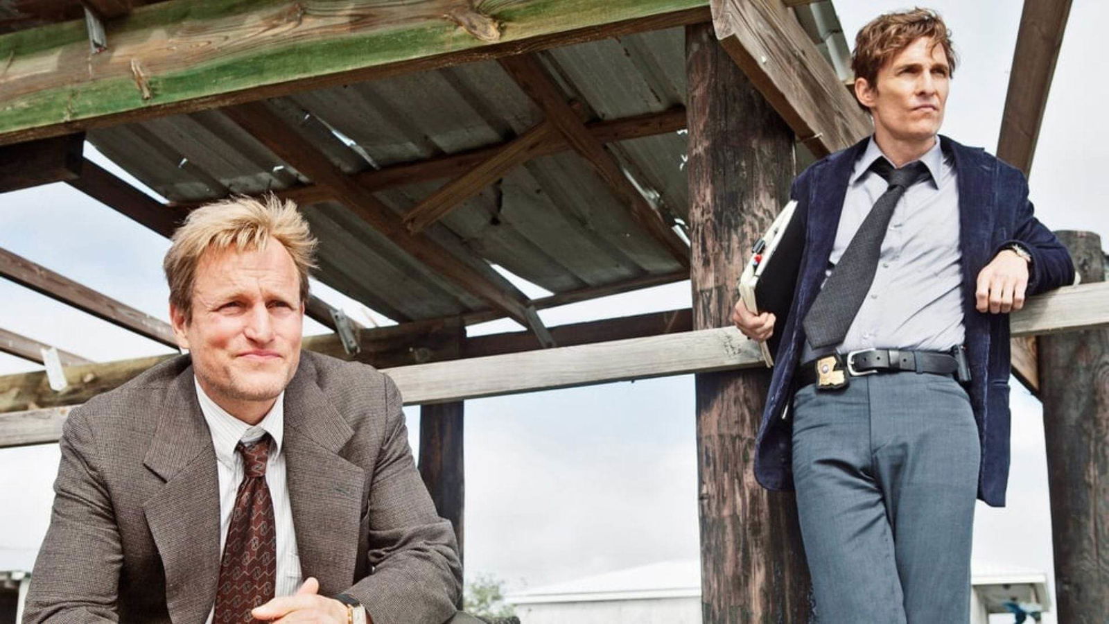 Immagine di Woody Harrelson e Matthew McConaughey in una serie dove interpretano sé stessi