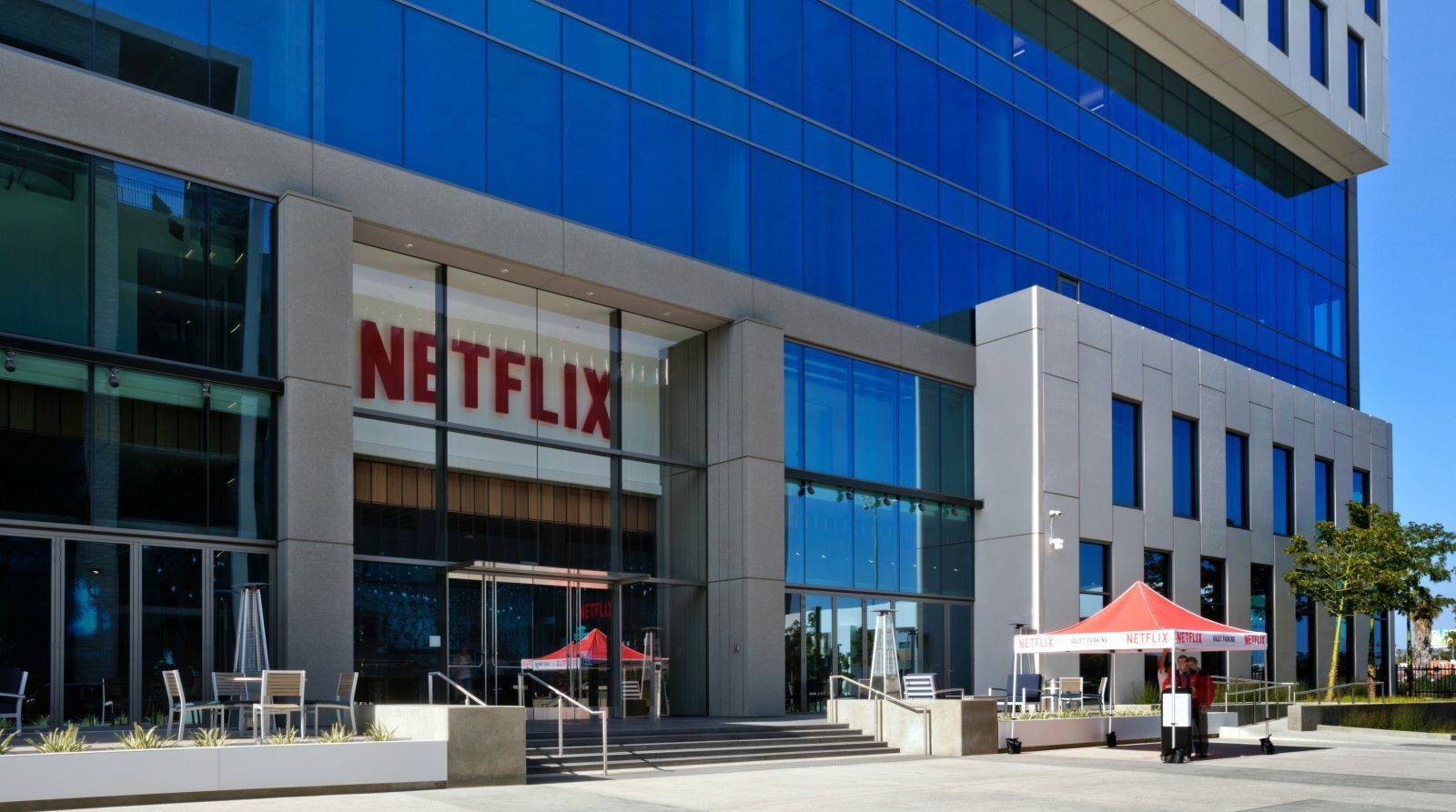 Immagine di Netflix licenzia 150 dipendenti e cancella altri 4 progetti