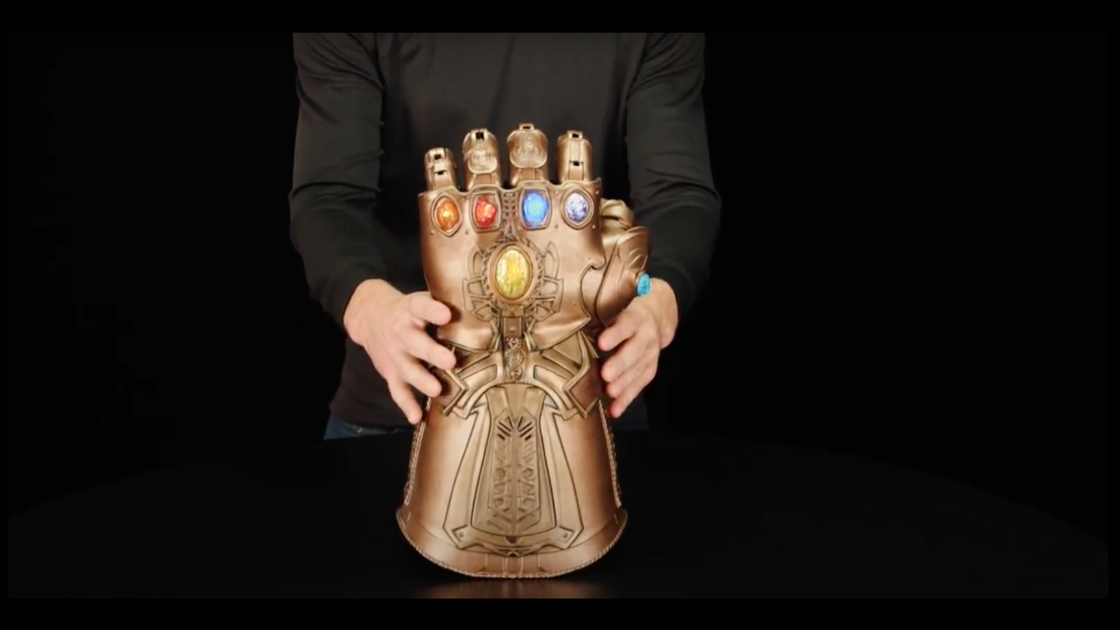 COOL STUFF  Il Guanto dell'Infinito di Thanos di Avengers