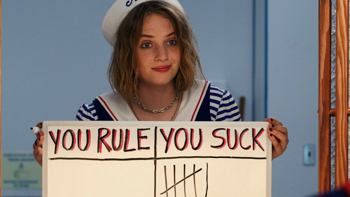Immagine di Maya Hawke fa gli auguri a papà Ethan con un post degno di Robin