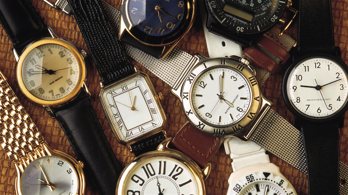 Copertina di Tommy Hilfiger, Lacoste, BOSS: orologi e accessori in sconto per Natale!